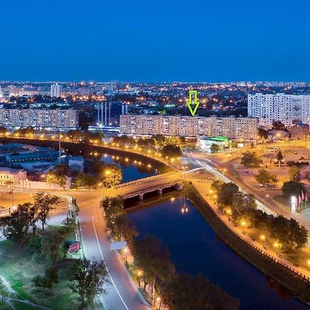 Apart na Himnaziinoi naberezhnii Apartment Harkiv Exterior foto